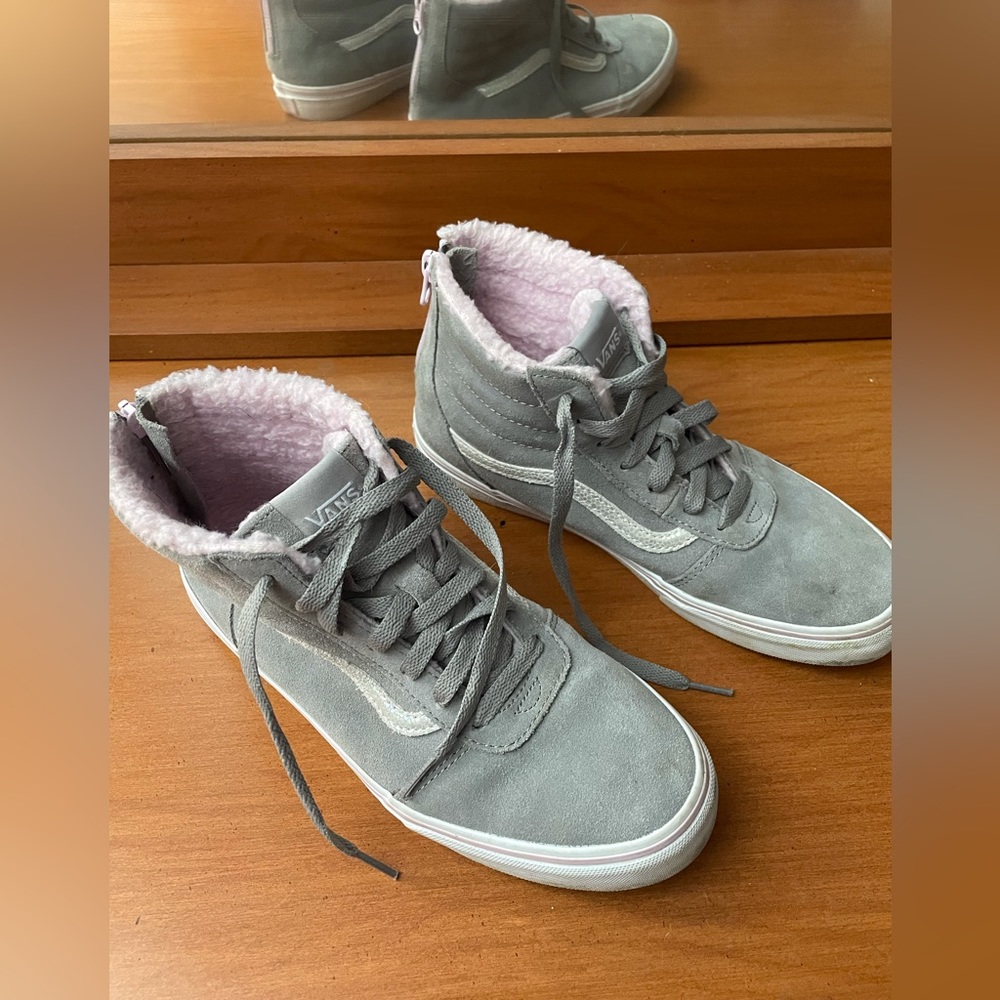 Vans warm Sherpa lined sneakers missy size 6 women’s 7